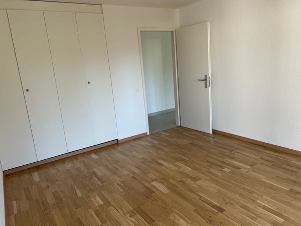 Entièrement rénové - spacieux 2.5 pièces 3