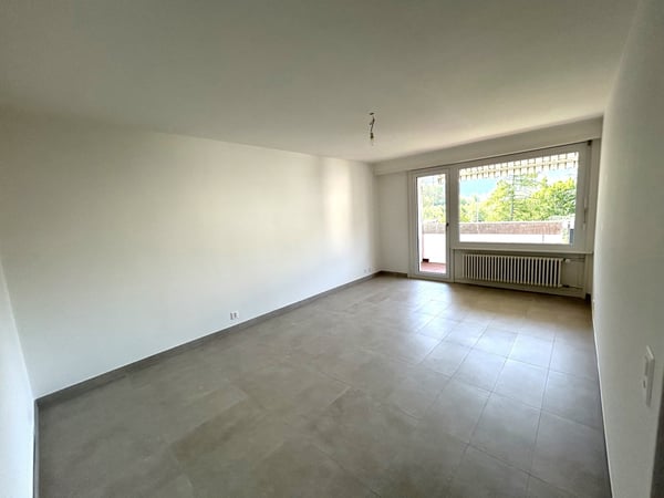 Entièrement rénové - spacieux 2.5 pièces 4
