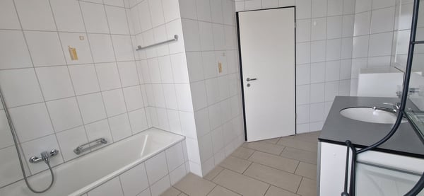 5,5 pièces Lumineux, vue, balcon, ascenseur, garage, cave 3