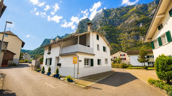 Schönes 5.5-Zimmer-Einfamilienhaus in Netstal zu verkaufen 1