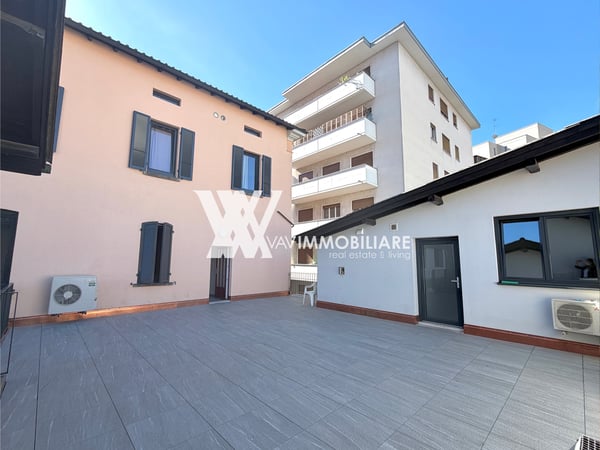 CHIASSO: MANSARDA ARREDATA IN CENTRO 6