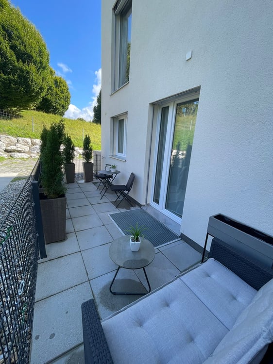 Studio meublé avec terrasse et place de parc proche de l'EHL 4