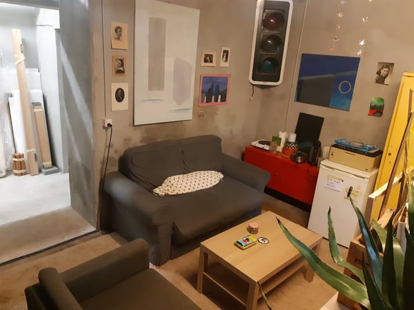 Place d'atelier dans grand espace partagé avec 4 personnes 3
