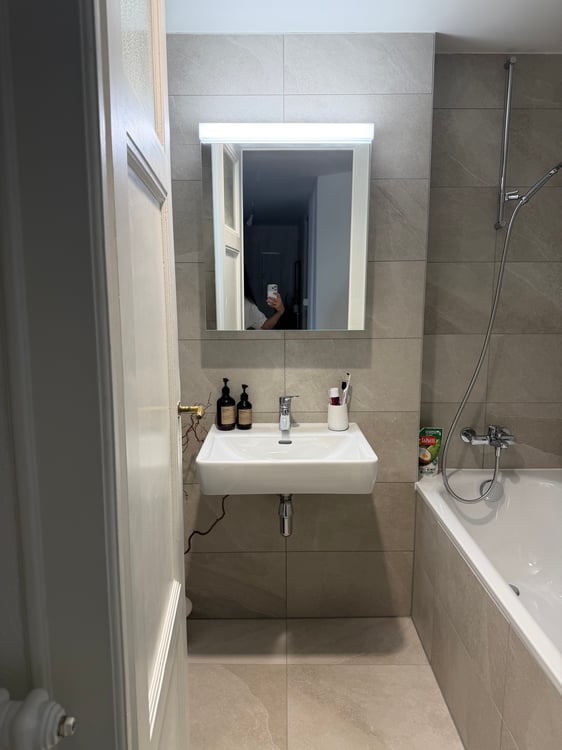 Appartement en Sous location secteur eaux vives 4