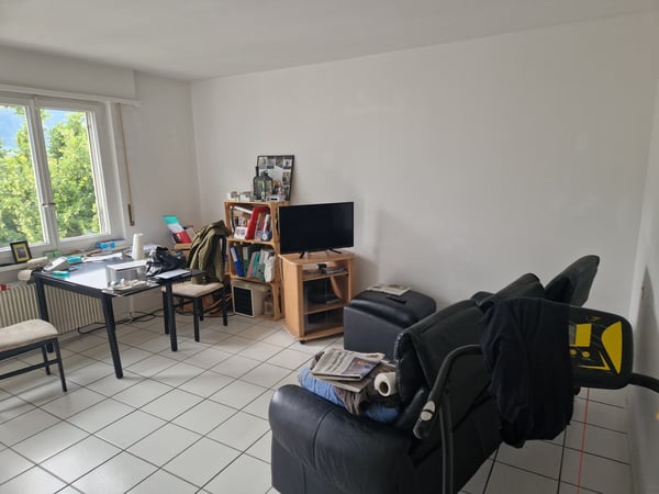 Apparemment 2,5 à louer 4