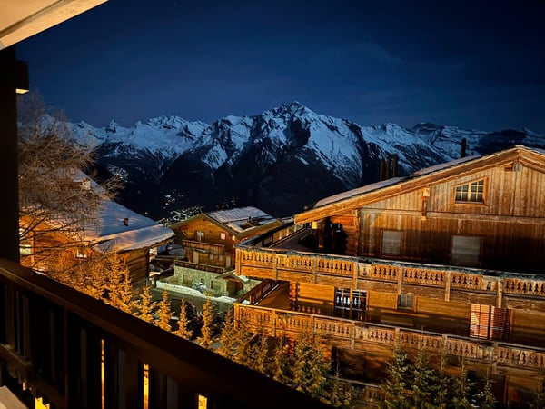 Studio meublé à Nendaz avec piscine et vue montagne 4