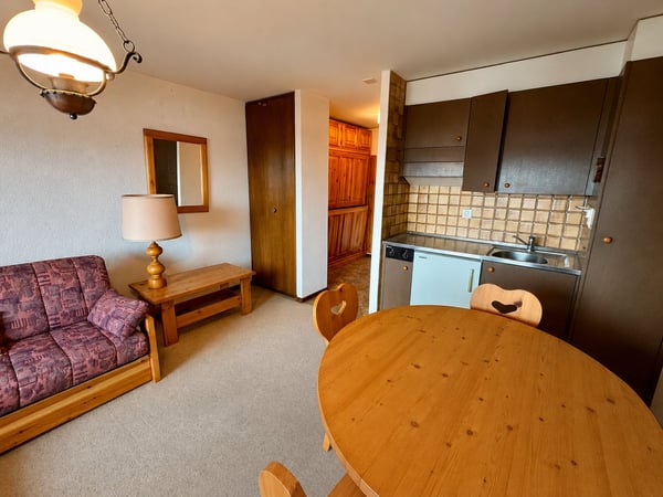 Studio meublé à Nendaz avec piscine et vue montagne 2