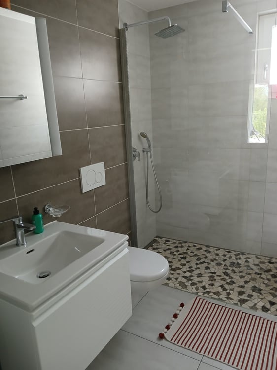 Chambre avec salle de bain indépendante 3