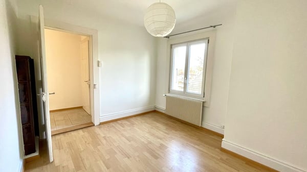Colombier, joli 3 pièces dans un petit immeuble avec cachet. 3