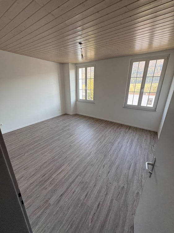 Superbe 3.5pcs entièrement rénové à St-Imier 3