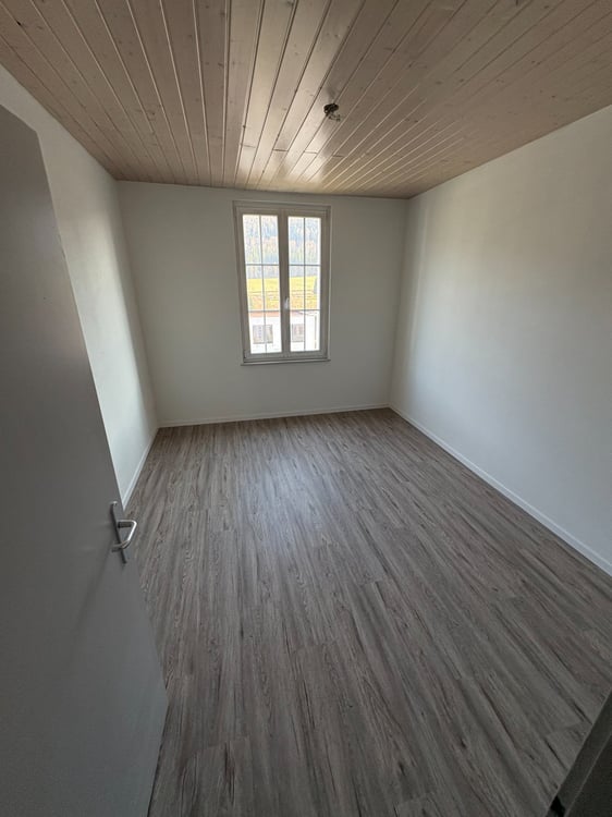 Superbe 3.5pcs entièrement rénové à St-Imier 4