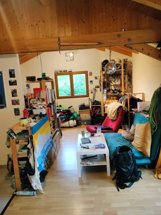 Studio Indépendant avec balcon et place de parc 3