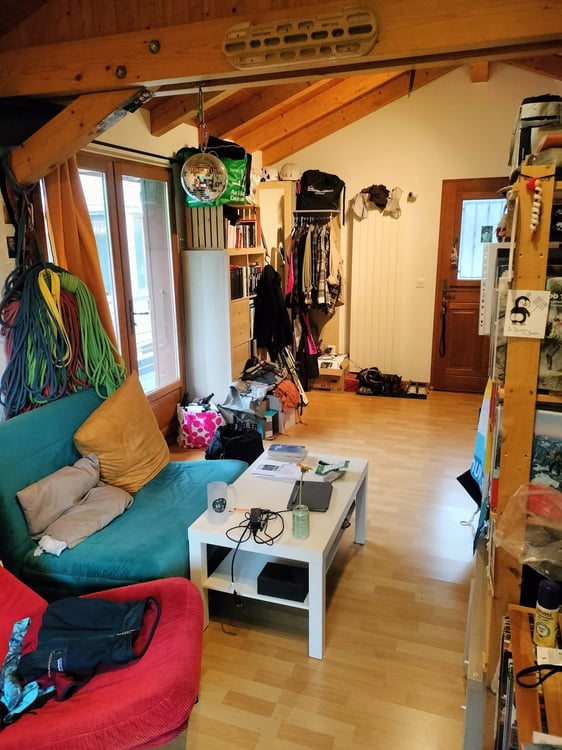 Studio Indépendant avec balcon et place de parc 4