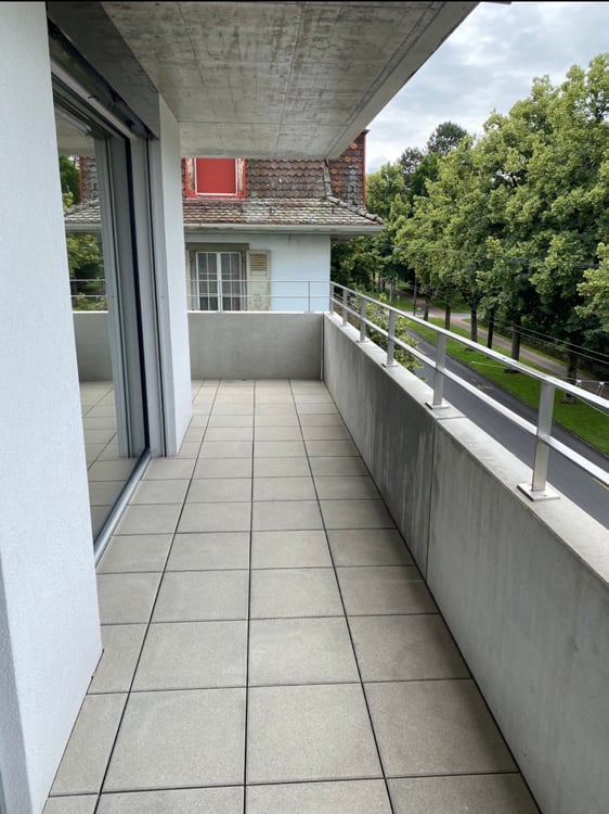 Apparemment lumineux 3,5 p, grand balcon Parc de Valency 2