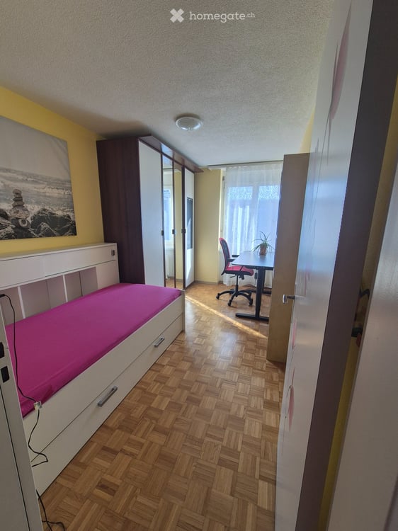 Möbliertes WG-Zimmer mit eigenem Badezimmer in Zürich 4