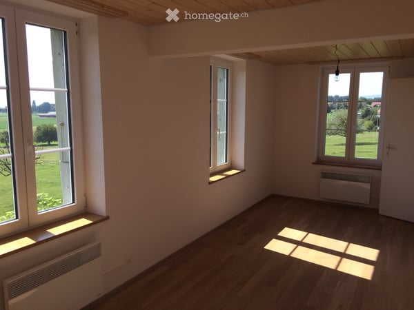 schöne 2.5 Zimmer Wohnung in Bauernhaus 4