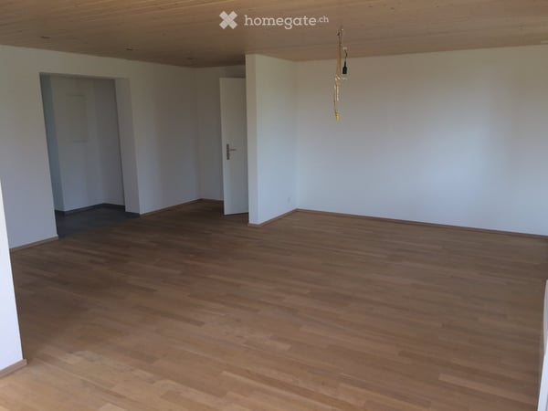 schöne 2.5 Zimmer Wohnung in Bauernhaus 5