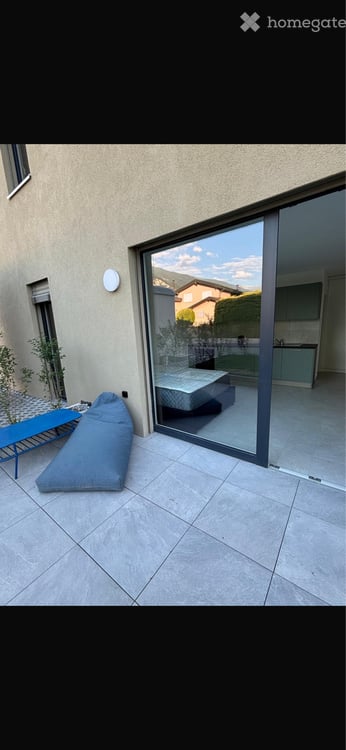 À louer studio meublé neuf avec terrasse à Uvrier 1