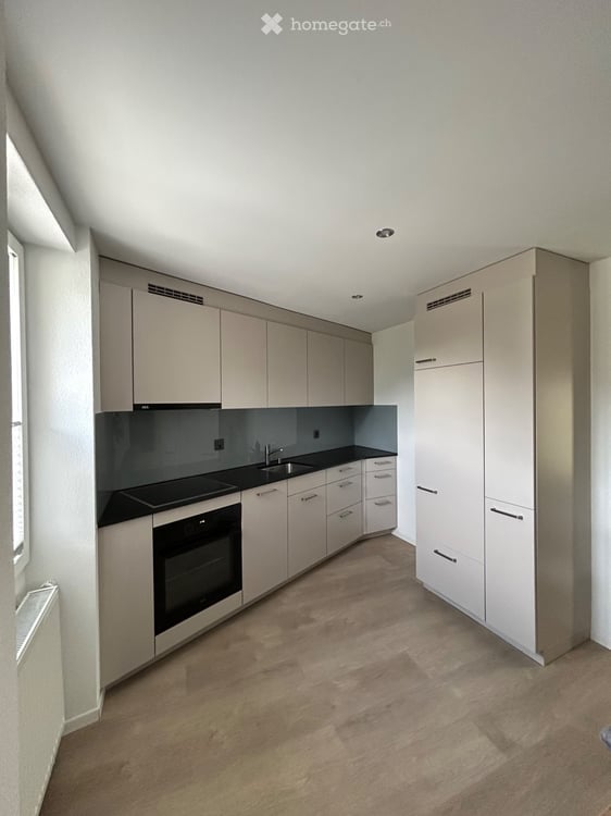 Moderne 2.5-Zimmerwohnung mit privatem Sitzplatz in Agarn 2