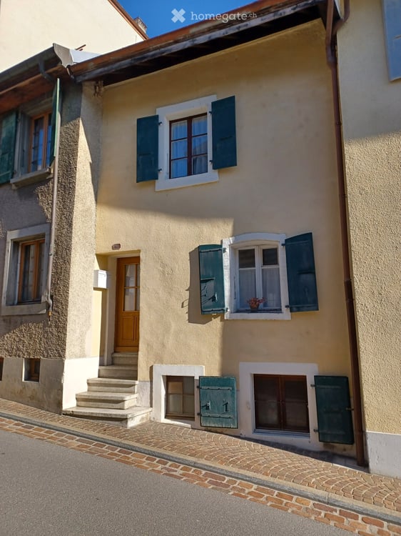 Jolie maison au coeur du vieux bourg dAubonne 1
