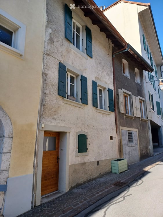 Jolie maison au coeur du vieux bourg dAubonne 2