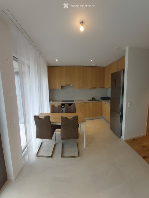 1 pièce meublée , app. neuf, moderne, 110m2, 3-éme étage 4