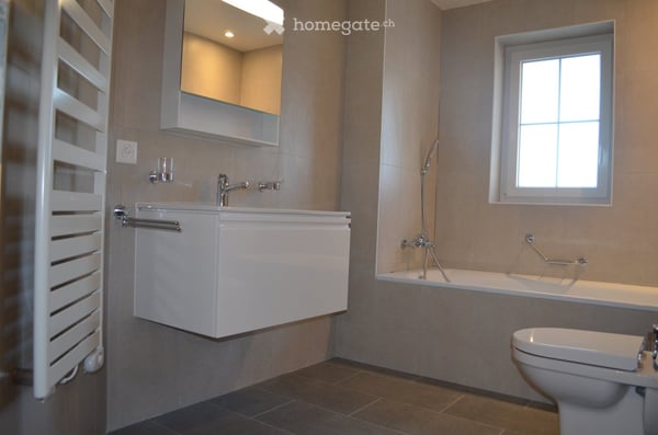 A remettre pour le 1er octobre, spacieux appartement de 4,5p 4