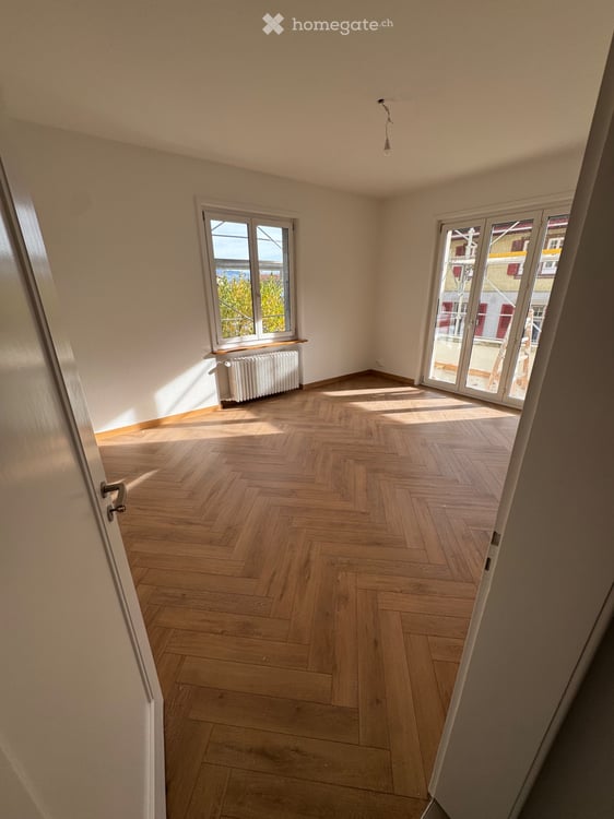 Komplett neu sanierte 4.5 Zimmerwohnung an bester Lage 2