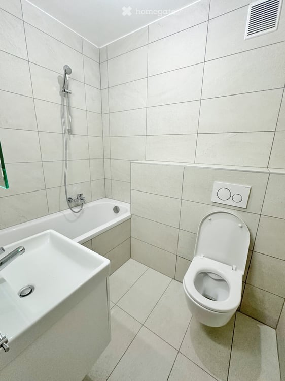 Bright Modern Apartment with Spacious Balcony in Champel 4