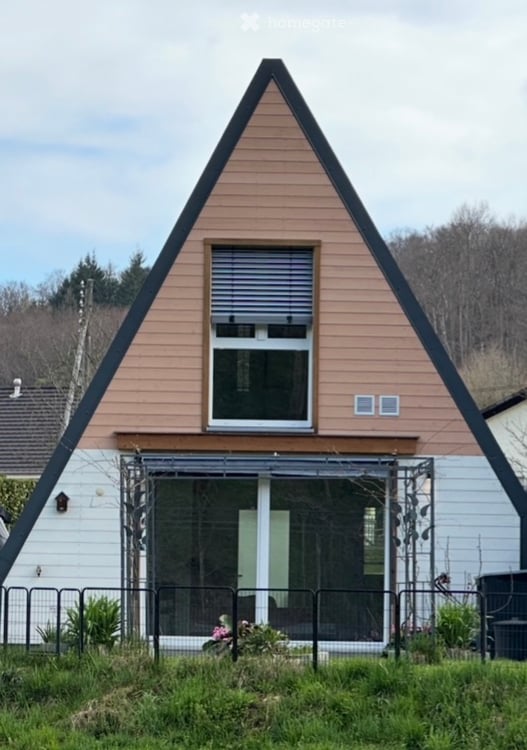 Charmantes Holzhaus im A Style im Jura 1