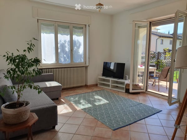 Spaziosa villa singola con vista vigneti a Morbio Inferiore 2