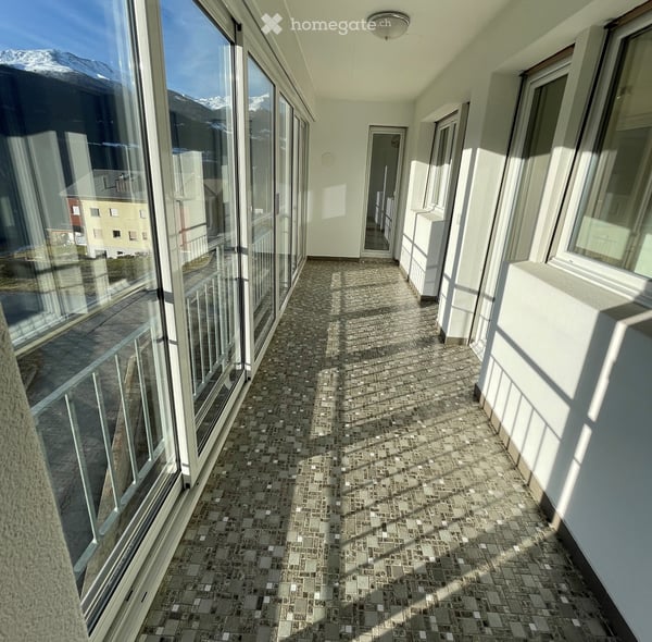 Renovierte 4.5-Zimmer-Wohnung mit 2 Terrassen und Weitsicht 2