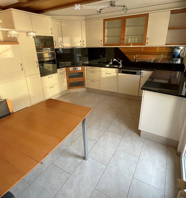 Renovierte 4.5-Zimmer-Wohnung mit 2 Terrassen und Weitsicht 3