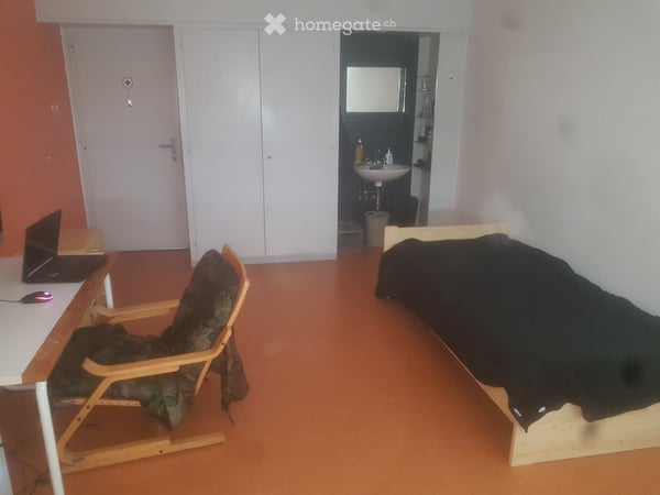 Chambre pour étudiants dans la tour des cadolles, NEUCHATEL 1