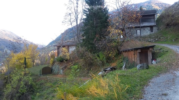 a vendre petit chalet au val d herens 1