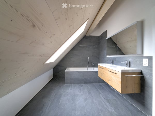 Erstverm. 5.5 Zi. Dachwh in historischen Bauernhaus Lurtigen 3