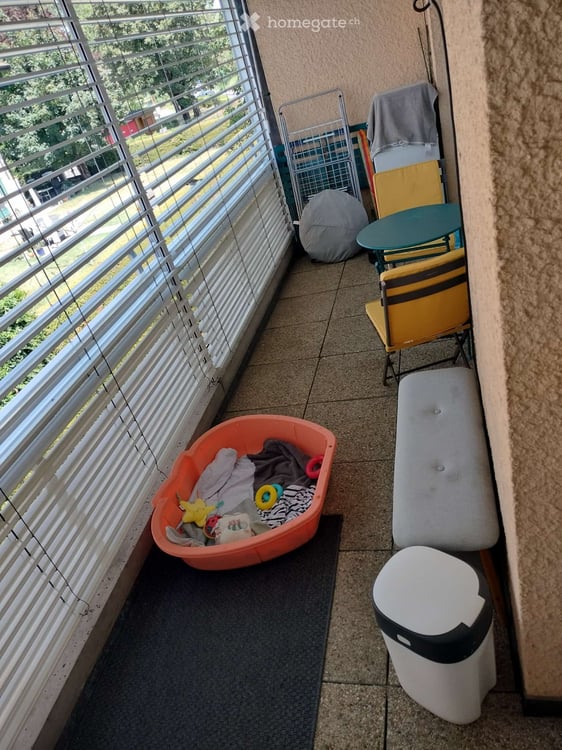 À louer  Beau 2,5 pièces avec grand balcon et place de parc 4