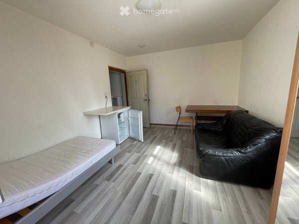 Möbliertes Zimmer in Niederuzwil 2