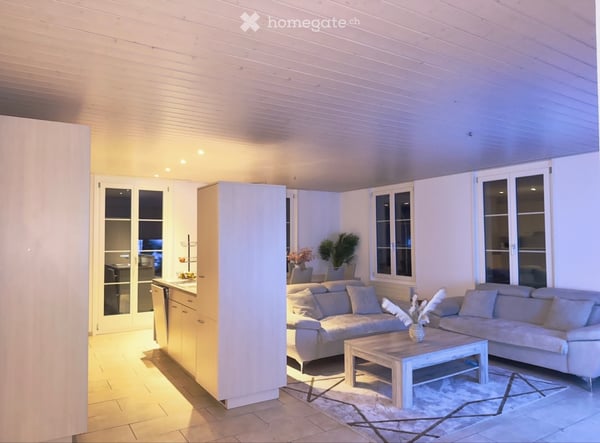 5.5-Zimmer-Wohnung mit Balkon, Parkplatz und Berg Aussicht 2