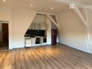 A louer - Grand studio lumineux, rénové en vieille ville 2