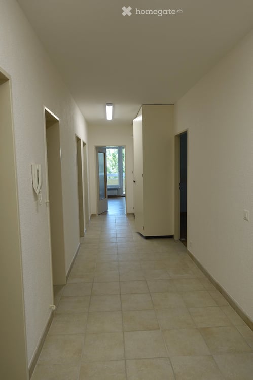 Bel app. lumineux de 4.5 pièces au 8ème, Beaumont, Fribourg 3