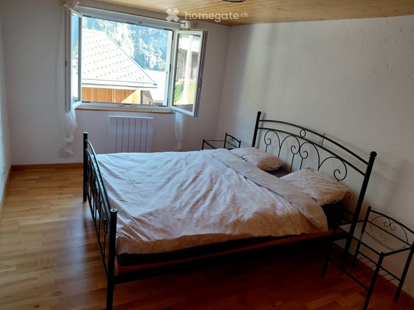 Grande chambre meublée à louer à Finhaut 1