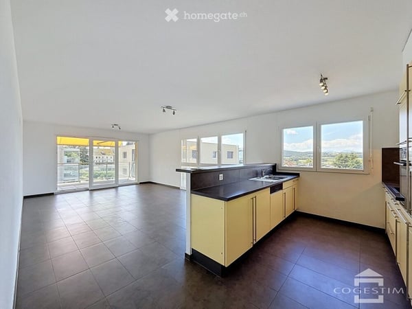 Spacieux appartement de 5,5 pièces avec grand balcon et vue 1