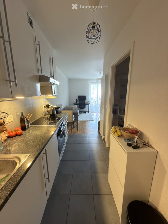 Studio lumineux avec balcon et parking, en face de la gare 3