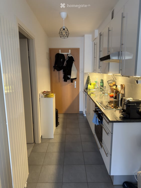 Studio lumineux avec balcon et parking, en face de la gare 4