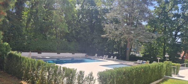 Superbe appartement à reprendre avec 2 piscines 1