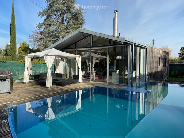 Maison familiale avec piscine au centre de Vessy 1