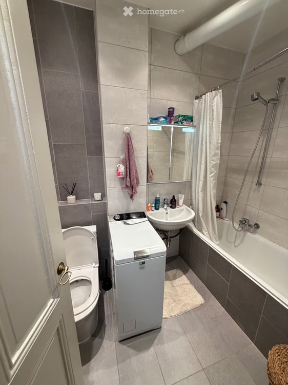 Appartement de 10 m², entièrement meublé aux Eaux Vives. 3