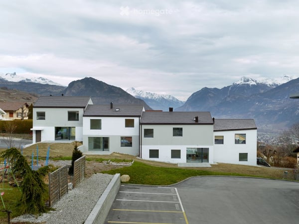 CHAMPLAN - Magnifique app 3.5 pce - 180 M2 avec jardin privé 2