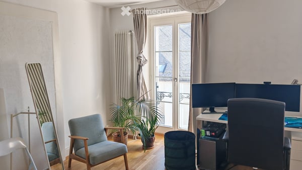 Bright room in a shared flat in central Lausanne (Riponne) 2